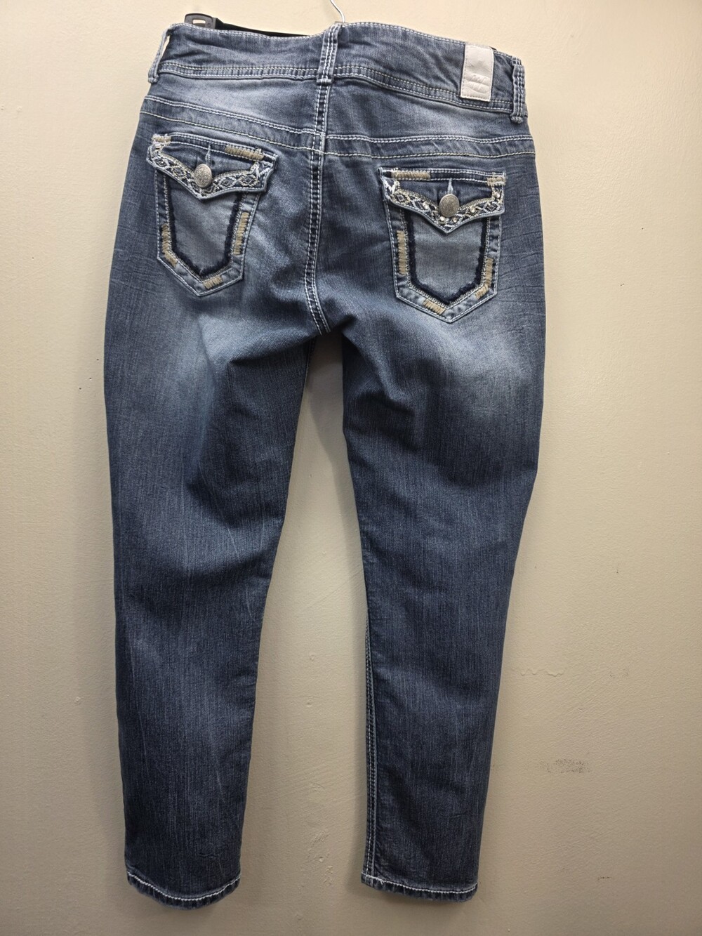 MAURICES ***SIZE 5/6*** Bling Embellished Design Stretch Capri's
